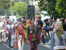 Mengawali Batik Festival, Banyuwangi Gelar Fashion On Pedest…