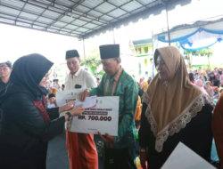 Banyuwangi Distributes Rp 9,8 Billions for Incentives for Tens of Thousands of Koran Teachers
