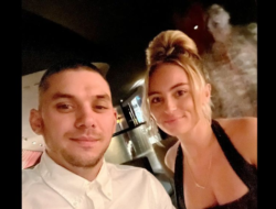 The appearance of a soldier's ghost in this couple's selfie photo gives you goosebumps