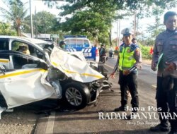 Allegedly because the driver was sleepy, Terios Beats a Truck at Bangsring Wongsorejo