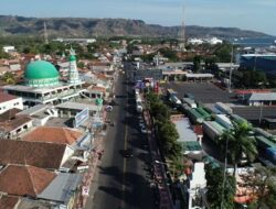 Ketapang Harbor is Crowded with Goods Vehicles, Sympathy Enter