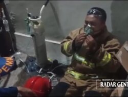 Firefighters Nearly Collapsed While Helping Put Out the Fire Amidst Clouds of Smoke