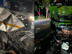Car vs Truck Muzzle Fight in Banyuwangi, One Broken Bone