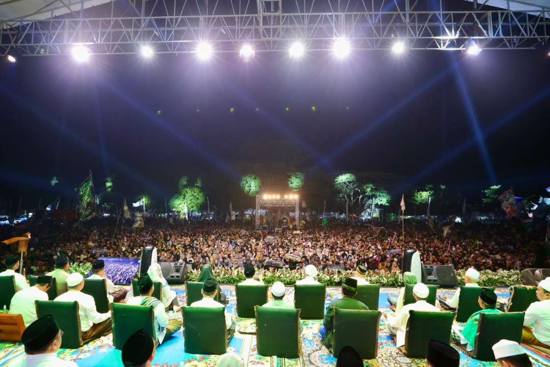pergantian-tahun,-ribuan-warga-banyuwangi-kumandangkan-selawat