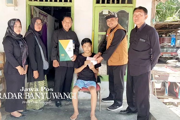 baznas-banyuwangi-beri-bantu-penderita-penyakit-lumpuh-–-radar-banyuwangi