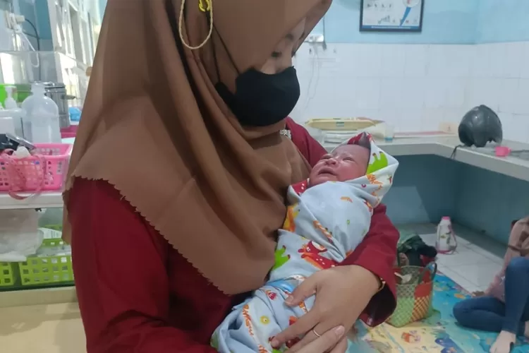 warga-desa-pakel-temukan-bayi-di-pelepah-pisang-–-radar-banyuwangi