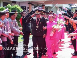 Purnatugas, Tujuh Personel Polresta Banyuwangi Dilepas Upacara Pedang Pora