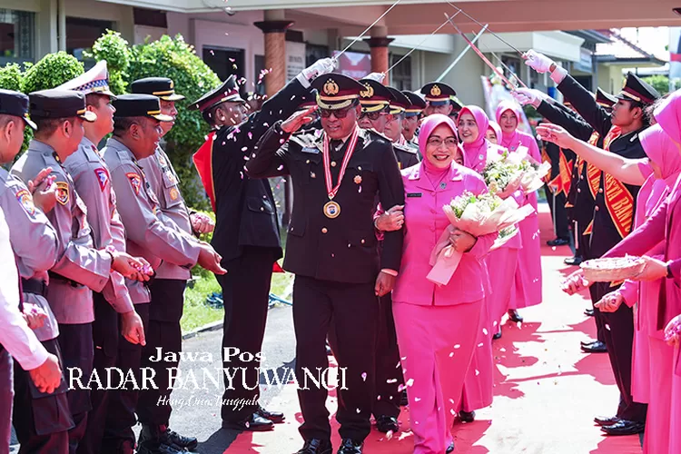 purnatugas,-tujuh-personel-polresta-banyuwangi-dilepas-upacara-pedang-pora