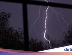 Waspada, 18 Daerah di Jatim Dilanda Hujan Petir 4 Januari 2024