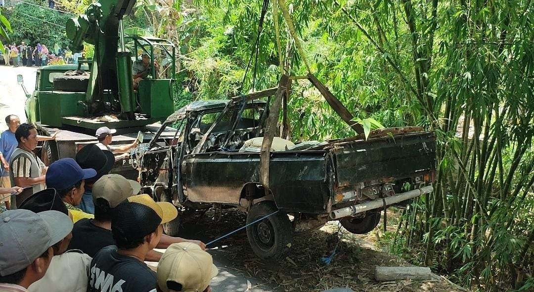pikap-terperosok-ke-jurang-di-banyuwangi,-balita-meninggal