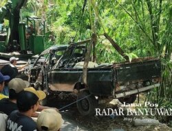 Tidak Kuat Nanjak, Pikap Pengangkut Dekorasi Pernikahan Terjun ke Jurang Jambesari Banyuwangi
