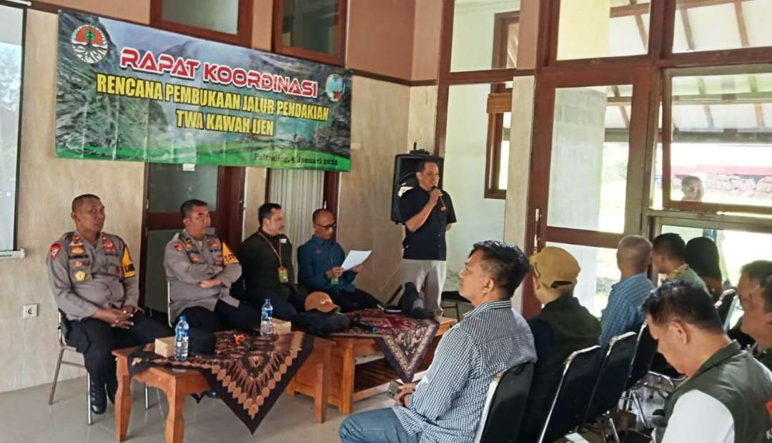 kawah-ijen-banyuwangi-kembali-dibuka-untuk-umum-sabtu-dini-hari