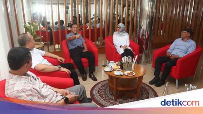 pemkab-banyuwangi-gandeng-tni-au-kembangkan-aerowisata