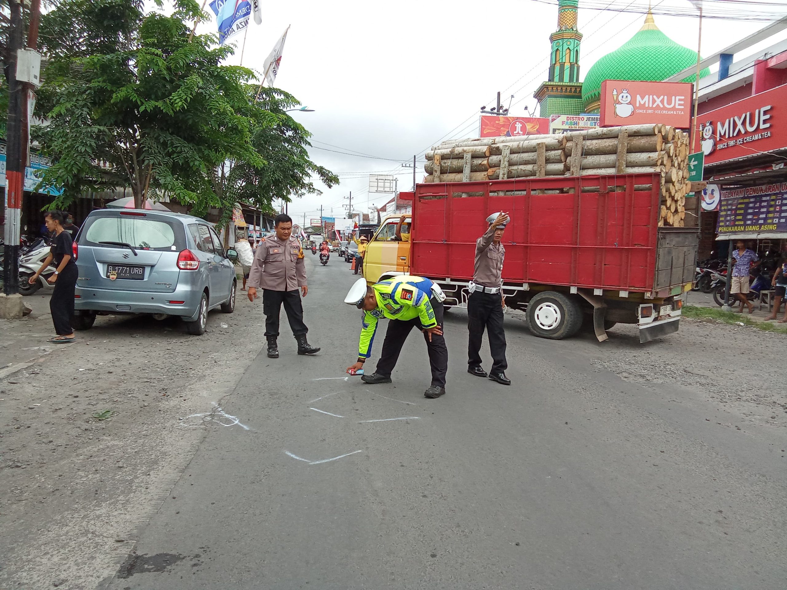 tertabrak-pick-up-l300,-pegendara-honda-scoopy-di-muncar-dikabarkan-meninggal-dunia