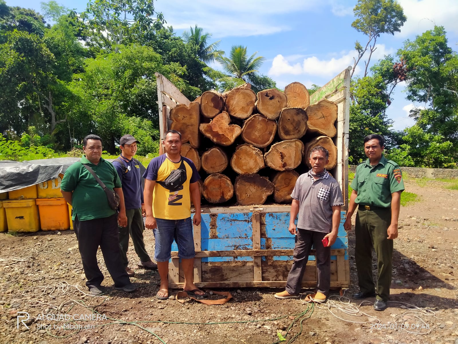 modus-muat-kayu-jati-diduga-ilegal-dengan-ditutupi-cooler-box-diungkap-polisi