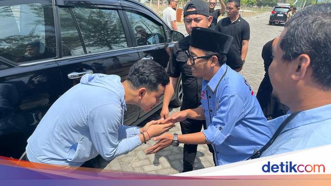 dampingi-gibran-di-banyuwangi,-gus-ubaid-sampaikan-pesan-untuk-pemuda