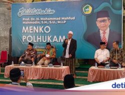 Pernah Disambangi AMIN, Pengasuh Ponpes Banyuwangi Ini Dukung Ganjar-Mahfud