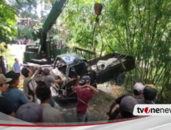 Pickup Car Falls into a Ravine in Banyuwangi, One Toddler Killed