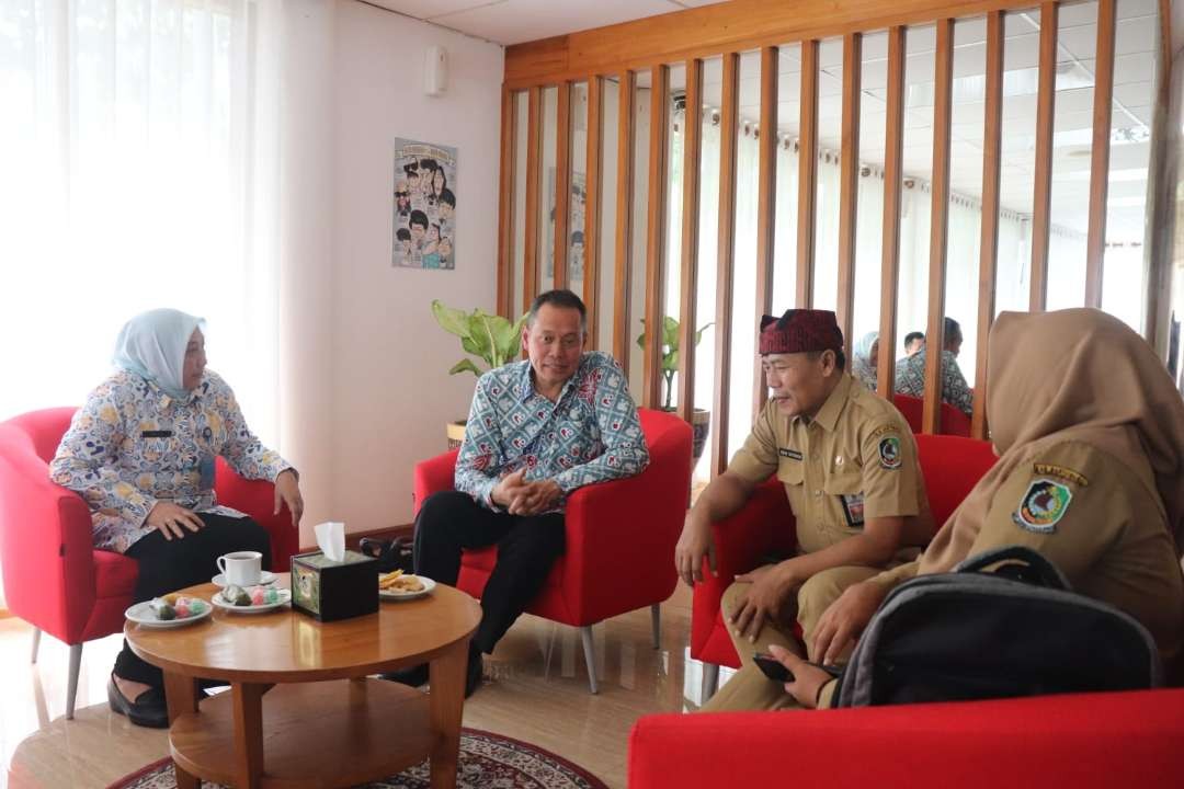 banyuwangi-tuan-rumah-ambassador-goes-to-kampung-kb