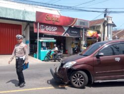 Kecelakaan Antar Daihatsu Xenia dan Suzuki Carry Terjadi di Cluring