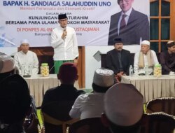 Berkunjung ke Banyuwangi, Menparekraf Dorong Pesantren Jadi Lokomotif Pariwisata Halal