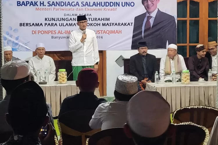 berkunjung-ke-banyuwangi,-menparekraf-dorong-pesantren-jadi-lokomotif-pariwisata-halal