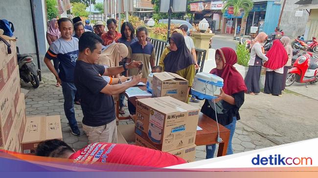 pemerintah-salurkan-10-ribu-rice-cooker-gratis-untuk-warga-banyuwangi