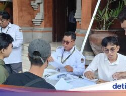 Hari Terakhir Layanan Pindah Memilih, KPU Denpasar Dipadati Warga