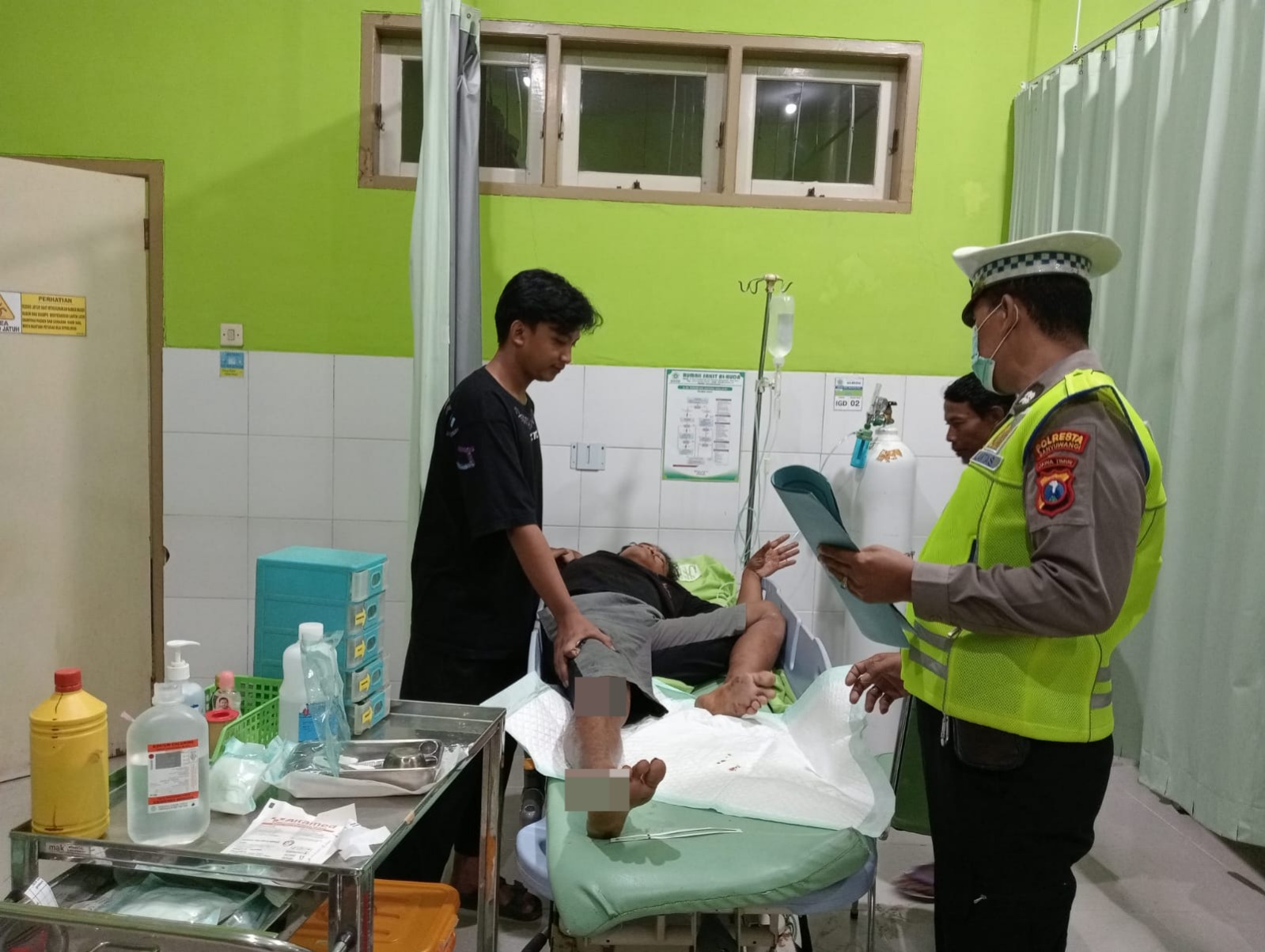 pejalan-kaki-di-bangorejo-tertabrak-sepeda-motor-saat-nyebrang