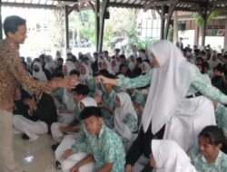 Becomes a UGM Professor, SMPN Alumni 1 Banyuwangi Shares Scientist Knowledge with Lower Class