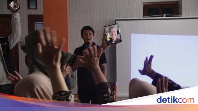 hebohnya-ratusan-pengajar-situbondo-saat-disapa-ganjar-via-video-call