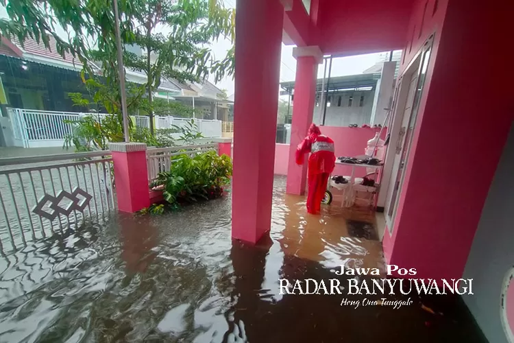 sembilan-tahun-sering-dilanda-banjir,-warga-perumahan-bunga-residence-banyuwangi-gugat-developer