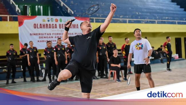 polresta-banyuwangi-gelar-turnamen-badminton-perkuat-sinergi-forkopimda