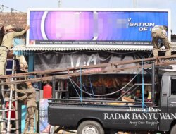 3 Reklame di Banyuwangi Dibongkar Paksa, Satpol PP Fokus Iklan Rokok