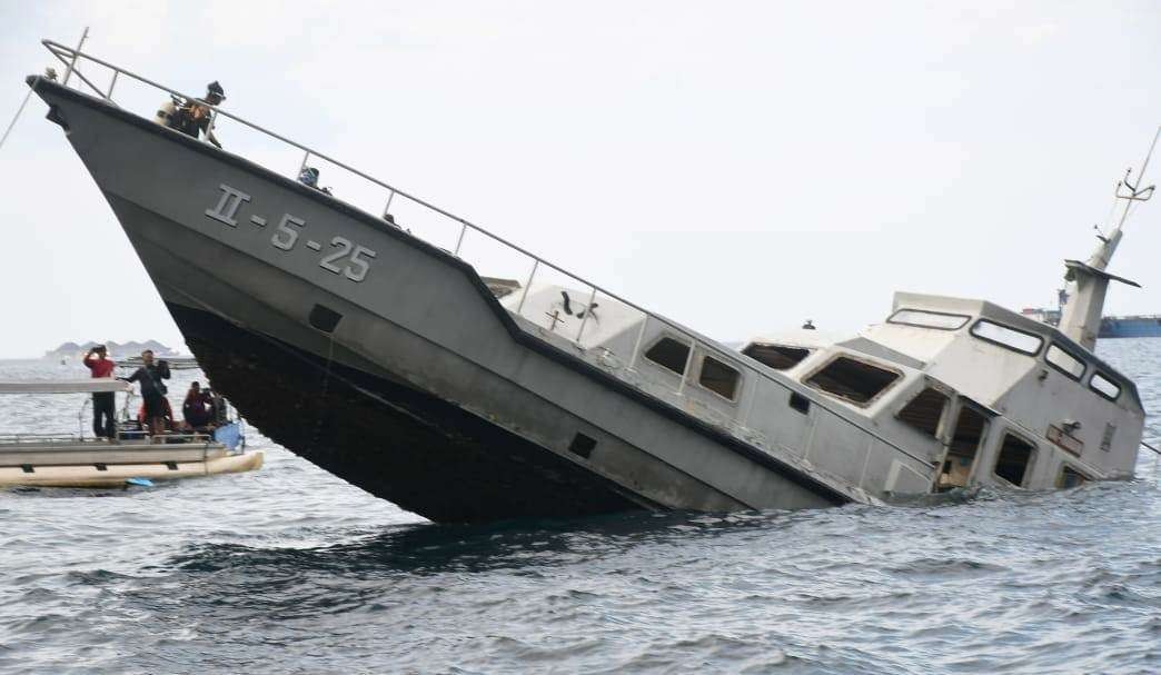 kapal-al-ditenggelamkan-jadi-spot-diving-di-bangsring-banyuwangi