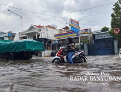 Diguyur Hujan Sebentar, Jalan A Yani Banyuwangi Jadi Sungai Dadakan