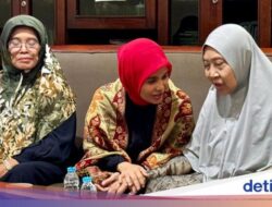 Atikoh Temui Tokoh Muslimat NU di Blitar, Minta Doa Negara Sejahtera-Damai