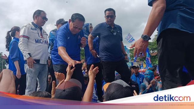 sby-dan-ahy-kampanye-besar-besaran-libatkan-ribuan-pendukung-di-banyuwangi