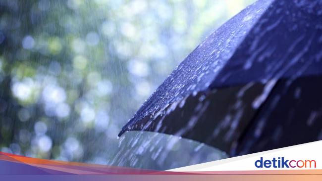 32-wilayah-di-jatim-waspadai-hujan-petir-rabu-31-januari-2024