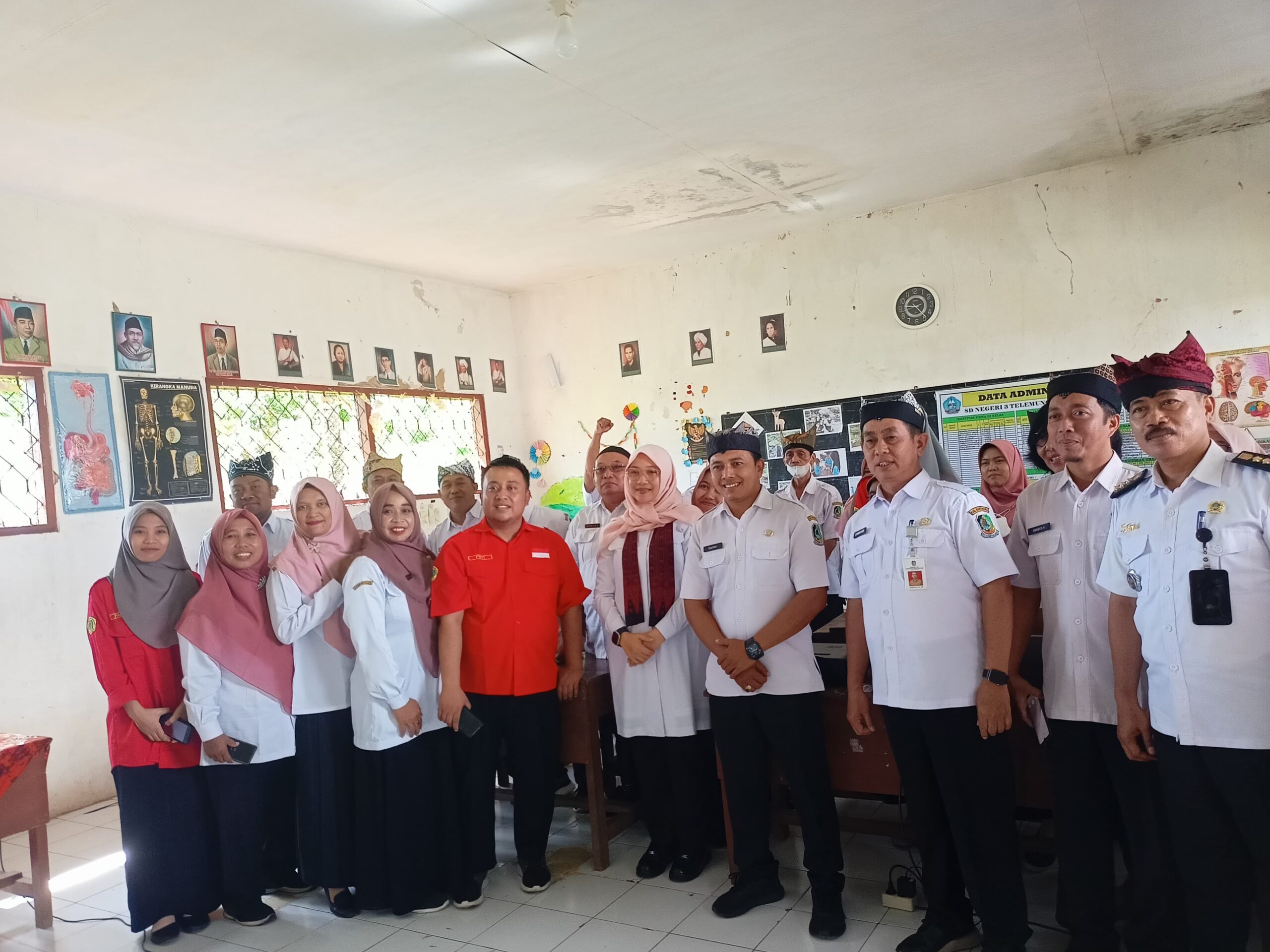 bupati-banyuwangi-himbau-seluruh-sekolah-aktif-menjalankan-progam-uks/m