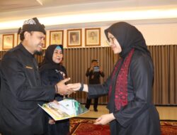 Bupati Ipuk Lantik 55 Kepala SD dan SMP se-Banyuwangi