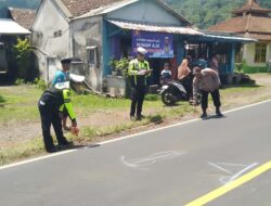 Gagal Menyalip, Pengendara Roda Dua di Kalibaru Malah Tabrak Truk