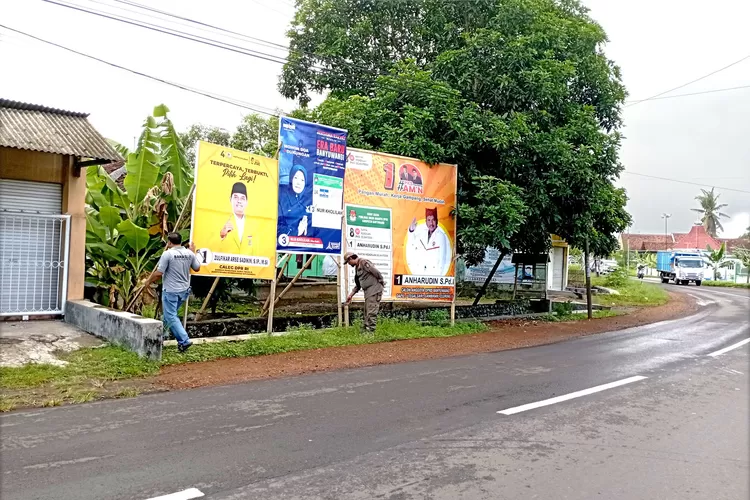 jelang-coblosan,-panwascam-cluring-banyuwangi-cabuti-180-apk