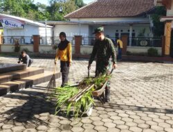 Bersihkan Masjid di Desa Karangbendo Demi Jaga Kamtibmas dan Kekompakan TNI Polri Banyuwangi