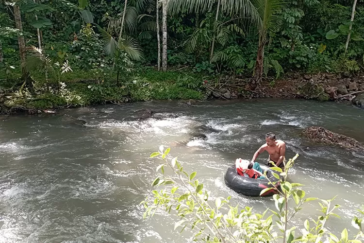 musim-hujan,-debit-sungai-binau-songgon-banyuwangi-rawan-naik,-pengunjung-wisata-jadi-sepi