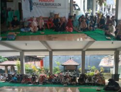 Anggota KPPS Kalibarukulon Mengikuti Simulasi Formulir C1
