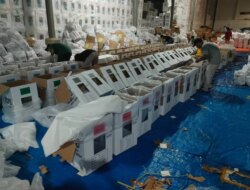 Kebut Persiapan, KPU Banyuwangi Percepat Paking Logistik