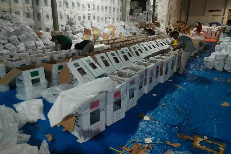 kebut-persiapan,-kpu-banyuwangi-percepat-paking-logistik
