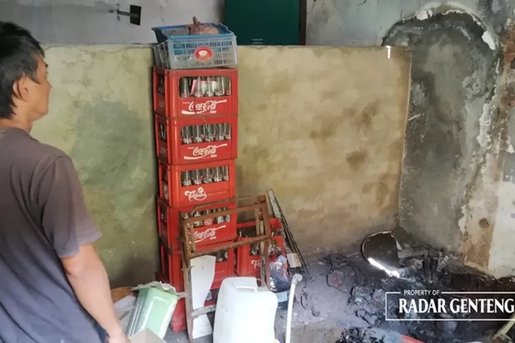 gudang-musala-berumur-1-abad-terbakar-di-jalan-gajah-mada,-desa-genteng-kulon,-kecamatan-genteng