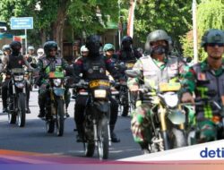 Jaga Netralitas, 220 Personel Polri-TNI Patroli Keliling Banyuwangi